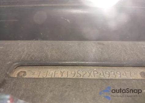 1999 Jeep Wrangler Sport z USA, uszkodzony, nr VIN 1J4FY19S2XP493947